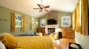The Beagles Lake House-Charm, Lake Views, Pets - Image 2