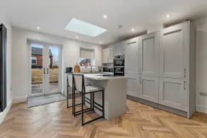 Newly renovated Atherton home by Train station - Image 4