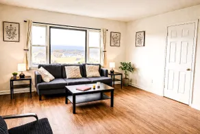 Spacious 5BR Lake View Home Near Cornell - Image 5