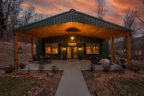 Cozy Oaks-Dog-Friendly Barndo Retreat - Image 2