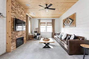 Cozy Oaks-Dog-Friendly Barndo Retreat - Image 4