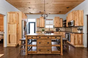 Cozy Oaks-Dog-Friendly Barndo Retreat - Image 5