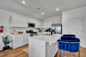 Spacious Edmond Home with 4 Queen Beds - Image 3