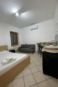 Studio apartment with private terrace in the center of Capua - Image 4