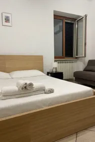 Studio apartment with private terrace in the center of Capua - Image 2