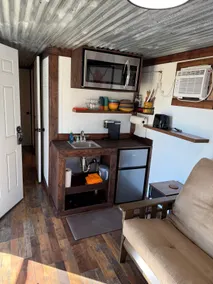 The stabbin cabin - Image 5