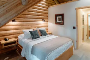 *New Listing* Spacious Scenic Log Cabin - Image 4