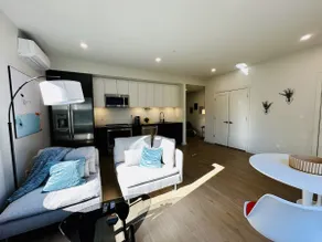 Sunny Modern 1BR w/ Designer Kitchen & Finishes - Image 3