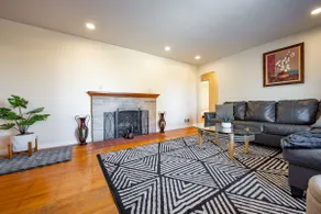 Modern 3BR Home Minutes from Campus & Restaurants - Image 2