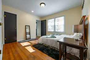 Modern 3BR Home Minutes from Campus & Restaurants - Image 3