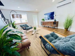 3BR Philly Home | Sleeps 10 | Parking + Jacuzzi - Image 3