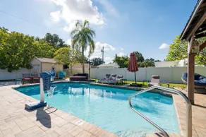 Ultimatives Familienrefugium mit Pool, Theater & Spielen - Image 2