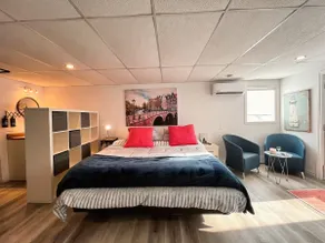 Private waterfront loft and hiking trail - Image 2
