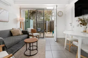 Back Beach Sorrento | Bright & Airy Loft Apartment - Image 4