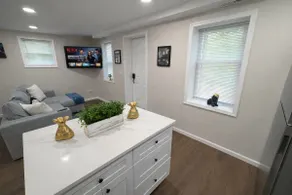 Brand new first floor studio in quiet neighborhood - Image 2