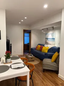 Cozy Garden Suite in North Vancouver - Image 2