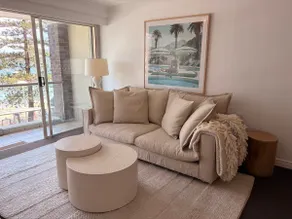 Luxe Beachfront Apt with Parking - Image 2