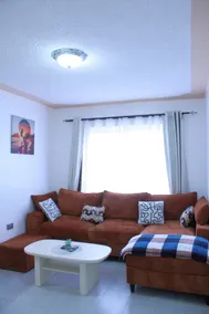Leila's Cozy Meru Staycation - Image 2