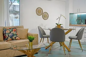 Sea Breeze & City Beats in the heart of Glyfada - Image 3