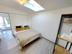 Charming quiet 2-room apartment in a tree-lined house. - Image 3