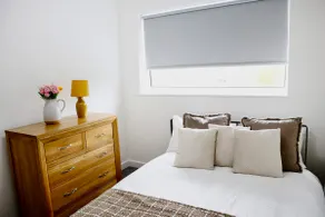 Cosy Airport Retreat With Netflix and Fresh Bakes - Image 5