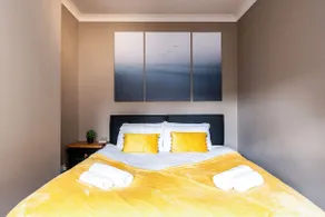 Charming 2 Bedroom House on the Iconic Humberside - Image 3