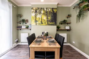 Charming 2 Bedroom House on the Iconic Humberside - Image 5
