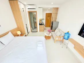 (401 Suites) Cozy Studio w Balcony & Kitchen - Image 2
