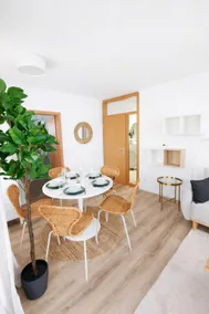 Modern & central: Stylish residence near the train station - Image 3