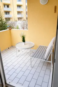 Modern & central: Stylish residence near the train station - Image 2