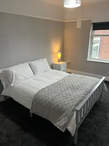 Lovely 2-bed flat, ideal for races, football, city - Image 2