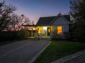 Hill Country 2BR Retreat - Image 3