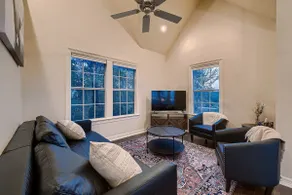 Hill Country 2BR Retreat - Image 4