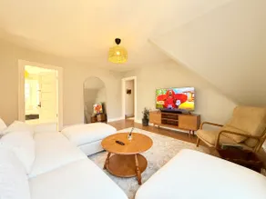 Cozy 3 Bedroom Apt Located Close to Yale - Image 5