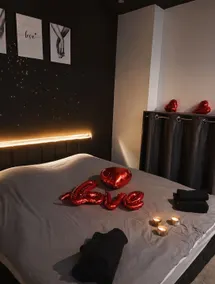 Romantic Night – Private Jacuzzi & Intimate Atmosphere - Image 4