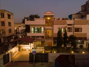 ​4BHK Suite | Udaipur CityCentre | Upto 13 Guests - Image 2