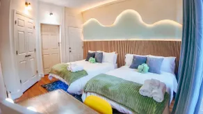 Harbor Blue Oasis| Stylish Stay Near NYC |Sleeps 6 - Image 2