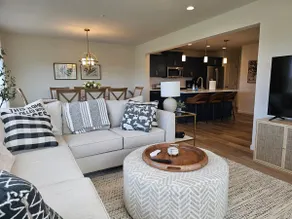 Bright & Modern Stay - Game Lounge - Image 2
