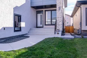 Beautiful Brand New 2BR Suite with Private Entrance and free on-site parking - Image 5