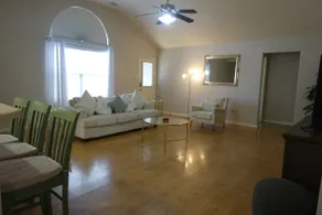 Cozy home near IAH! - Image 4