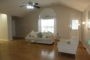Cozy home near IAH! - Image 2