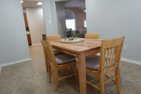 Cozy home near IAH! - Image 5