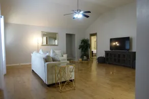 Cozy home near IAH! - Image 3