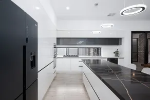 Large Family 4B2B entire house free parking - Image 3