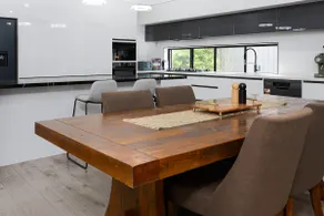 Large Family 4B2B entire house free parking - Image 5