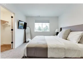 1.9 Miles to Autzen• King Bed • Arcade - Image 2