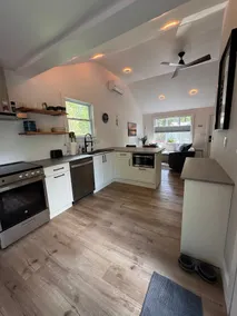 Ann’s Creek-modern chic cottage + dog friendly - Image 3