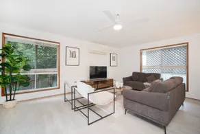 Modern 5BR Family Retreat Comfort in Calamvale - Image 3