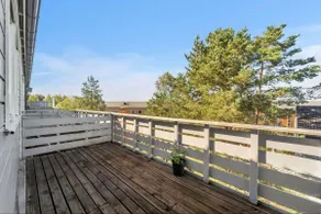 Peaceful Home with Private Entrance - Image 2