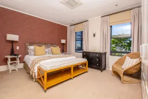 Suite 104 at The Gallery: Modern Central Apartment - Image 4